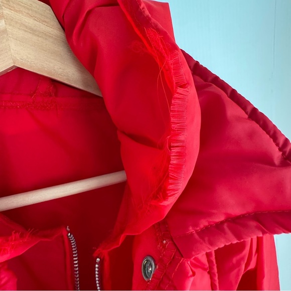 Vintage Red Puffer vest with built in windbreaker that tucks in pocket medium - Picture 8 of 12